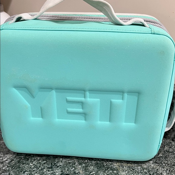 YETI Aqua Lunch Box Daytrip lunchbox - Picture 2 of 3